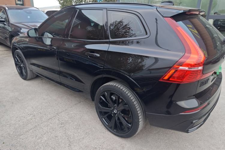 Used Volvo XC60 New Energy 2025 Plug-in Hybrid Long-Range All-Wheel Drive Zhiyuan Extreme Night Black Edition Exterior 3