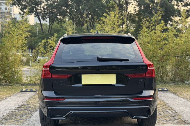 Used Volvo XC60 New Energy 2025 Plug-in Hybrid Long-Range All-Wheel Drive Zhiyuan Extreme Night Black Edition Exterior 4