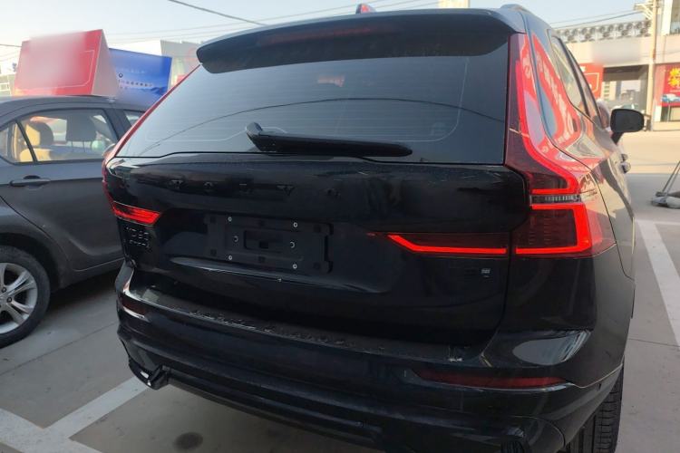 Used Volvo XC60 New Energy 2025 Plug-in Hybrid Long-Range All-Wheel Drive Zhiyuan Extreme Night Black Edition Exterior 4