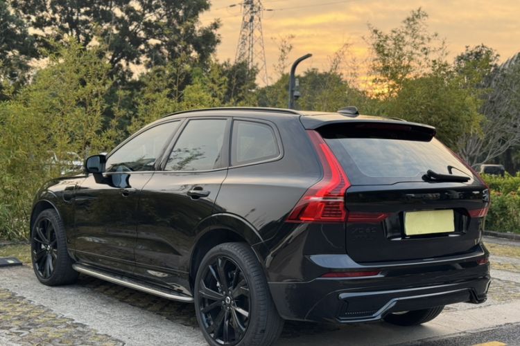 Used Volvo XC60 New Energy 2025 Plug-in Hybrid Long-Range All-Wheel Drive Zhiyuan Extreme Night Black Edition Exterior 5