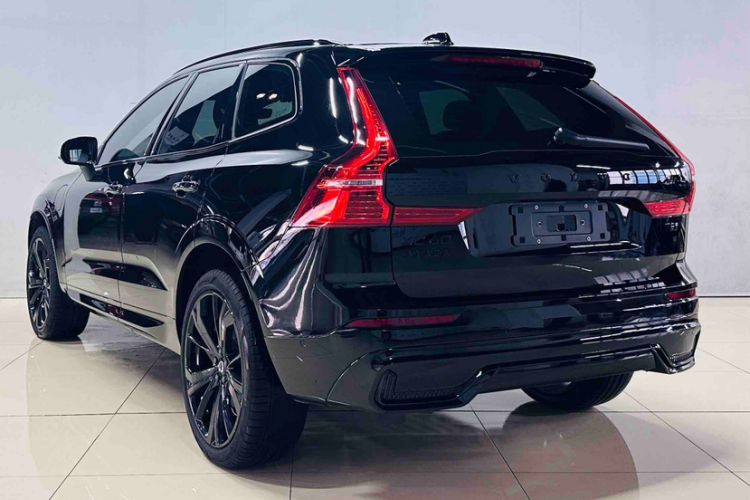 Used Volvo XC60 New Energy 2025 Plug-in Hybrid Long-Range All-Wheel Drive Zhiyuan Extreme Night Black Edition Exterior 5