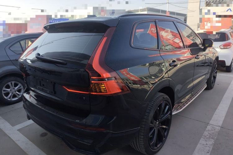 Used Volvo XC60 New Energy 2025 Plug-in Hybrid Long-Range All-Wheel Drive Zhiyuan Extreme Night Black Edition Exterior 5