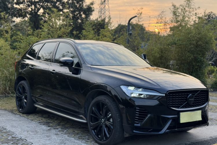 Used Volvo XC60 New Energy 2025 Plug-in Hybrid Long-Range All-Wheel Drive Zhiyuan Extreme Night Black Edition Exterior 6