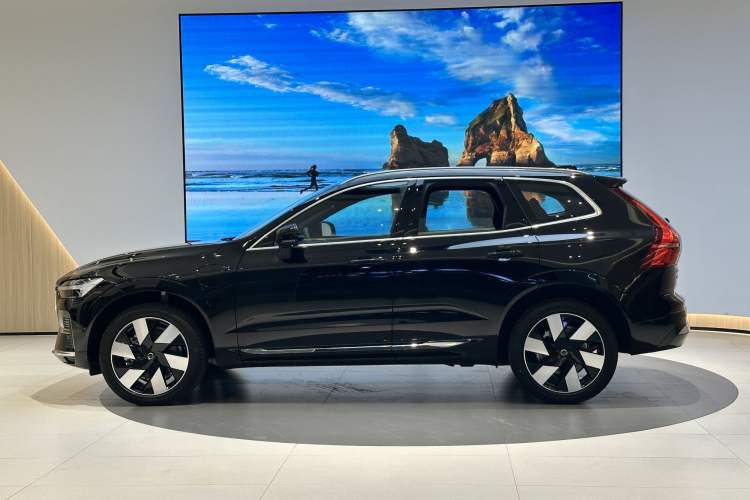 Used Volvo XC60 New Energy 2025 Plug-in Hybrid Long-Range All-Wheel Drive Smart Luxury Edition Exterior 6
