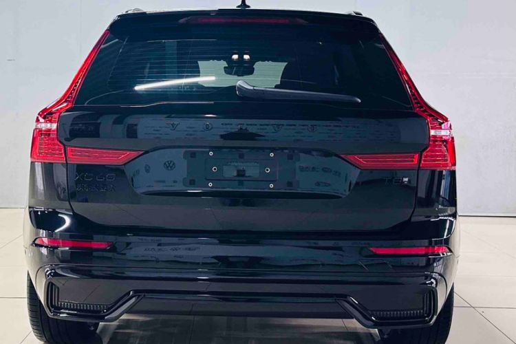 Used Volvo XC60 New Energy 2025 Plug-in Hybrid Long-Range All-Wheel Drive Zhiyuan Extreme Night Black Edition Exterior 6