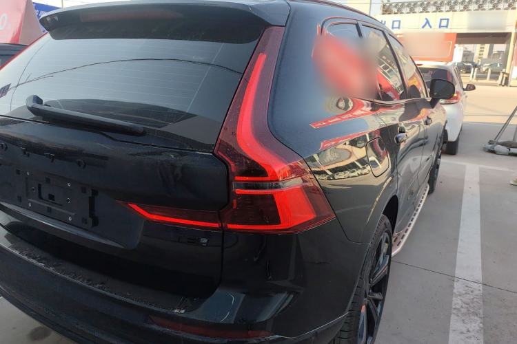 Used Volvo XC60 New Energy 2025 Plug-in Hybrid Long-Range All-Wheel Drive Zhiyuan Extreme Night Black Edition Exterior 6