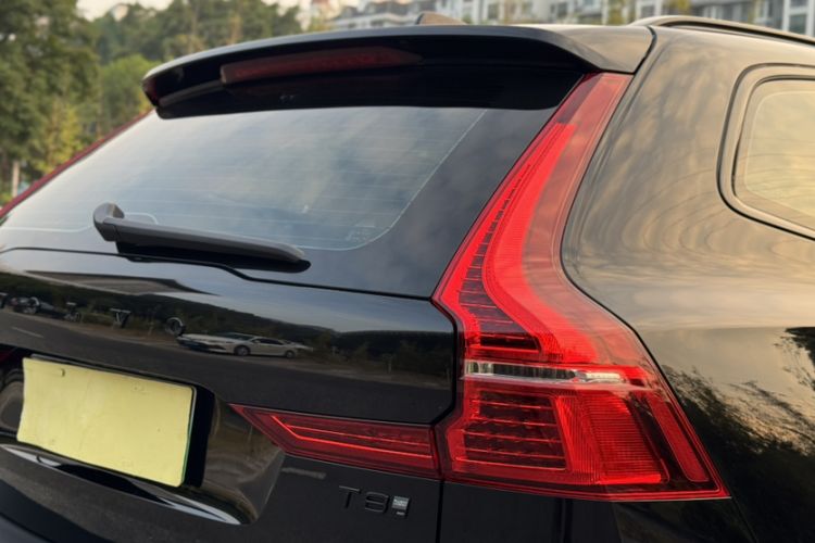 Used Volvo XC60 New Energy 2025 Plug-in Hybrid Long-Range All-Wheel Drive Zhiyuan Extreme Night Black Edition Exterior 7