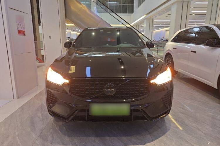 Used Volvo XC60 New Energy 2025 Plug-in Hybrid Long-Range All-Wheel Drive Zhiyuan Extreme Night Black Edition Front