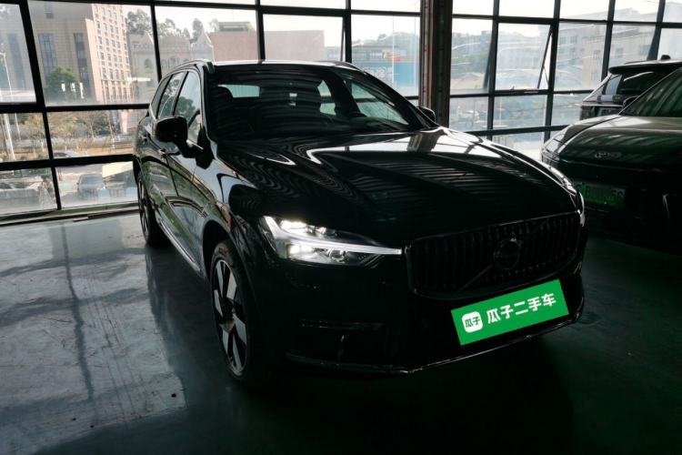 Used Volvo XC60 New Energy 2025 Plug-in Hybrid Long-Range All-Wheel Drive Smart Luxury Edition Front Right 45 Deg