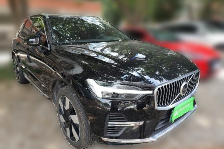 Used Volvo XC60 New Energy 2025 Plug-in Hybrid Long-Range All-Wheel Drive Smart & Luxurious Edition Front Right 45 Deg