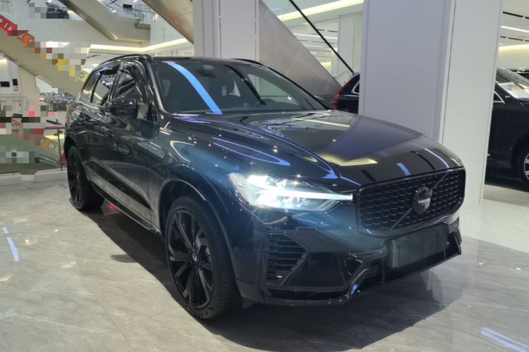 Used Volvo XC60 New Energy 2025 Plug-in Hybrid Long-Range All-Wheel Drive Zhiyuan Extreme Night Black Edition Front Right 45 Deg