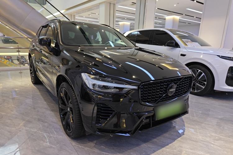 Used Volvo XC60 New Energy 2025 Plug-in Hybrid Long-Range All-Wheel Drive Zhiyuan Extreme Night Black Edition Front Right 45 Deg