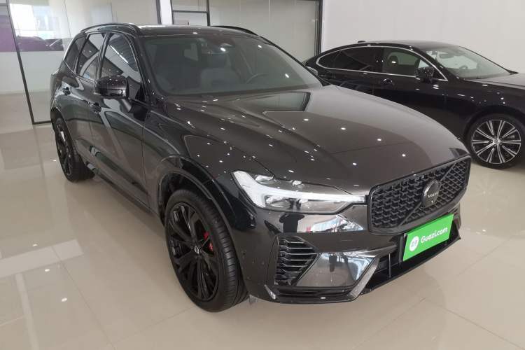 Used Volvo XC60 New Energy 2025 Plug-in Hybrid Long-Range All-Wheel Drive Zhiyuan Extreme Night Black Edition Front Right 45 Deg