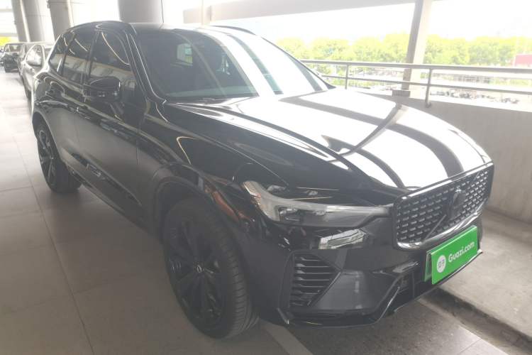 Used Volvo XC60 New Energy 2025 Plug-in Hybrid Long-Range All-Wheel Drive Zhiyuan Extreme Night Black Edition Front Right 45 Deg