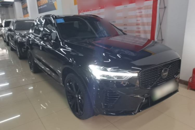 Used Volvo XC60 New Energy 2025 Plug-in Hybrid Long-Range All-Wheel Drive Zhiyuan Extreme Night Black Edition Front Right 45 Deg