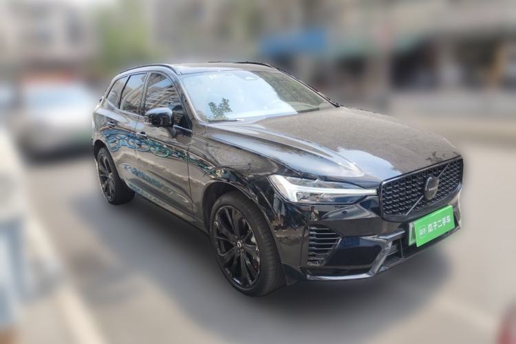 Used Volvo XC60 New Energy 2025 Plug-in Hybrid Long-Range All-Wheel Drive Zhiyuan Extreme Night Black Edition Front Right 45 Deg