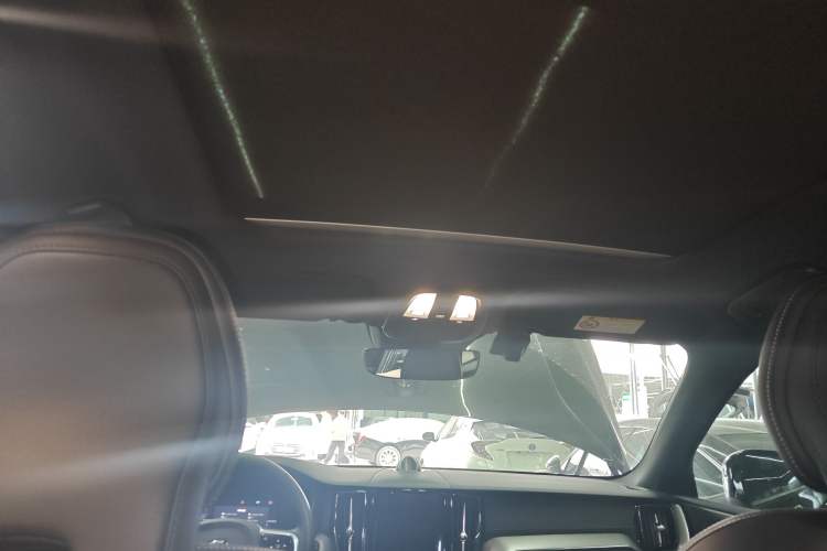 Used Volvo XC60 New Energy 2025 Plug-in Hybrid Long-Range All-Wheel Drive Zhiyuan Extreme Night Black Edition Headliner