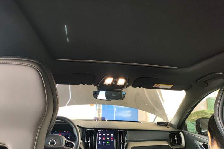 Used Volvo XC60 New Energy 2025 Plug-in Hybrid Long-Range All-Wheel Drive Zhiyuan Extreme Night Black Edition Headliner
