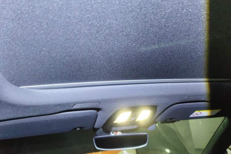 Used Volvo XC60 New Energy 2025 Plug-in Hybrid Long-Range All-Wheel Drive Zhiyuan Extreme Night Black Edition Headliner
