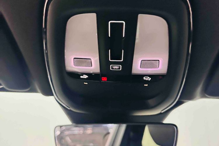 Used Volvo XC60 New Energy 2025 Plug-in Hybrid Long-Range All-Wheel Drive Zhiyuan Extreme Night Black Edition Interior 1