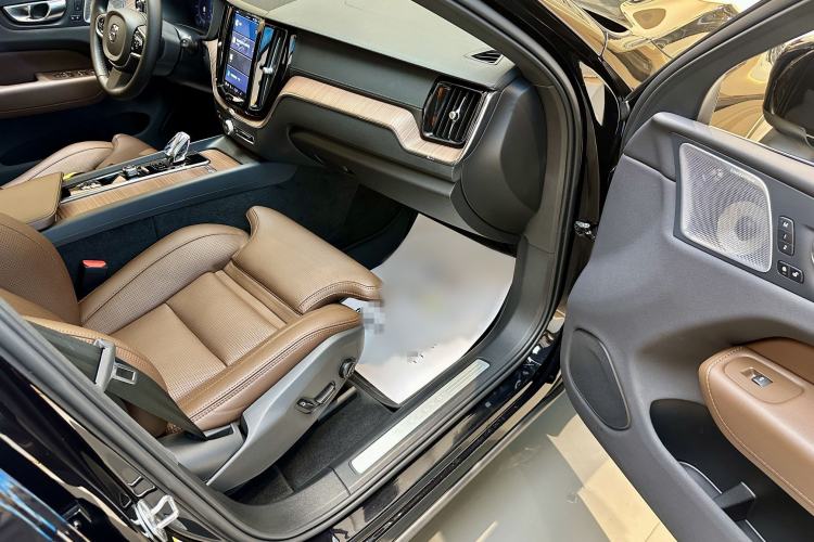 Used Volvo XC60 New Energy 2025 Plug-in Hybrid Long-Range All-Wheel Drive Smart Luxury Edition Interior 10