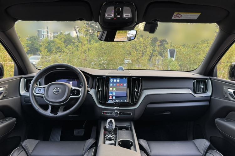 Used Volvo XC60 New Energy 2025 Plug-in Hybrid Long-Range All-Wheel Drive Zhiyuan Extreme Night Black Edition Interior 2