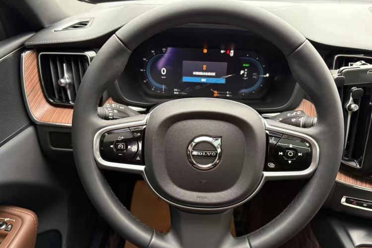 Used Volvo XC60 New Energy 2025 Plug-in Hybrid Long-Range All-Wheel Drive Smart & Luxurious Edition Interior 2