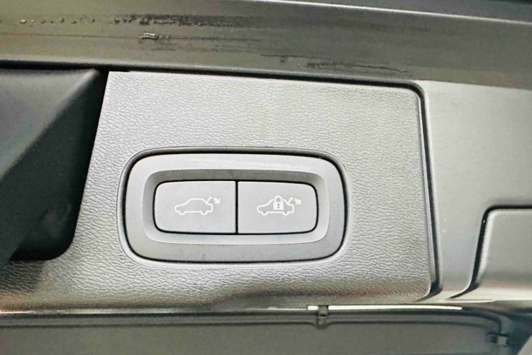 Used Volvo XC60 New Energy 2025 Plug-in Hybrid Long-Range All-Wheel Drive Zhiyuan Extreme Night Black Edition Interior 2