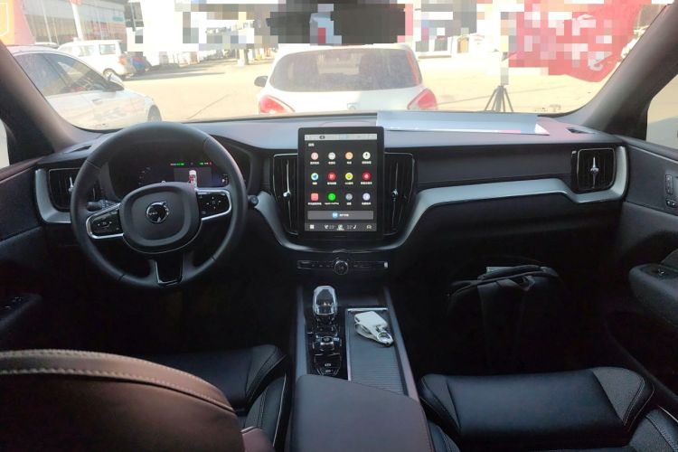 Used Volvo XC60 New Energy 2025 Plug-in Hybrid Long-Range All-Wheel Drive Zhiyuan Extreme Night Black Edition Interior 2