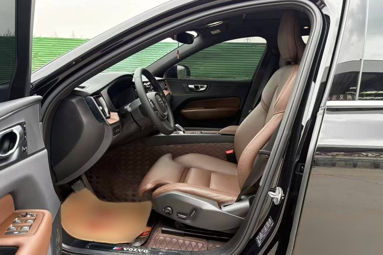 Used Volvo XC60 New Energy 2025 Plug-in Hybrid Long-Range All-Wheel Drive Smart & Luxurious Edition Interior 3
