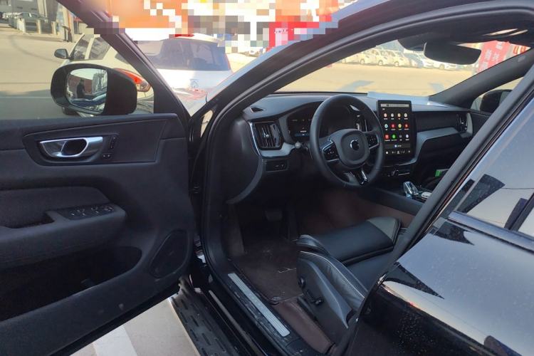 Used Volvo XC60 New Energy 2025 Plug-in Hybrid Long-Range All-Wheel Drive Zhiyuan Extreme Night Black Edition Interior 3