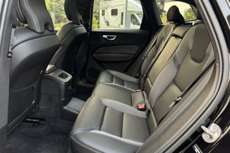 Used Volvo XC60 New Energy 2025 Plug-in Hybrid Long-Range All-Wheel Drive Zhiyuan Extreme Night Black Edition Interior 4