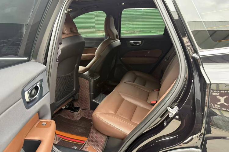 Used Volvo XC60 New Energy 2025 Plug-in Hybrid Long-Range All-Wheel Drive Smart & Luxurious Edition Interior 4