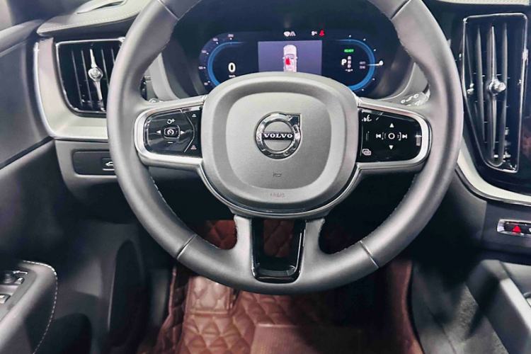 Used Volvo XC60 New Energy 2025 Plug-in Hybrid Long-Range All-Wheel Drive Zhiyuan Extreme Night Black Edition Interior 4