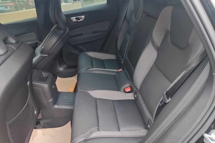 Used Volvo XC60 New Energy 2025 Plug-in Hybrid Long-Range All-Wheel Drive Zhiyuan Extreme Night Black Edition Interior 4