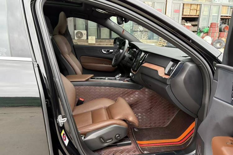 Used Volvo XC60 New Energy 2025 Plug-in Hybrid Long-Range All-Wheel Drive Smart & Luxurious Edition Interior 5
