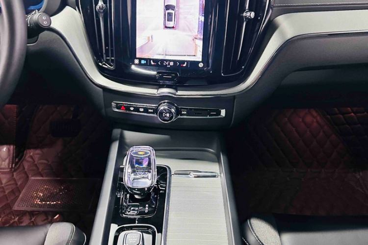 Used Volvo XC60 New Energy 2025 Plug-in Hybrid Long-Range All-Wheel Drive Zhiyuan Extreme Night Black Edition Interior 5