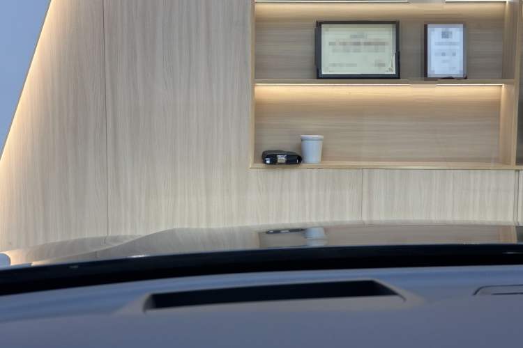 Used Volvo XC60 New Energy 2025 Plug-in Hybrid Long-Range All-Wheel Drive Smart Luxury Edition Interior 7