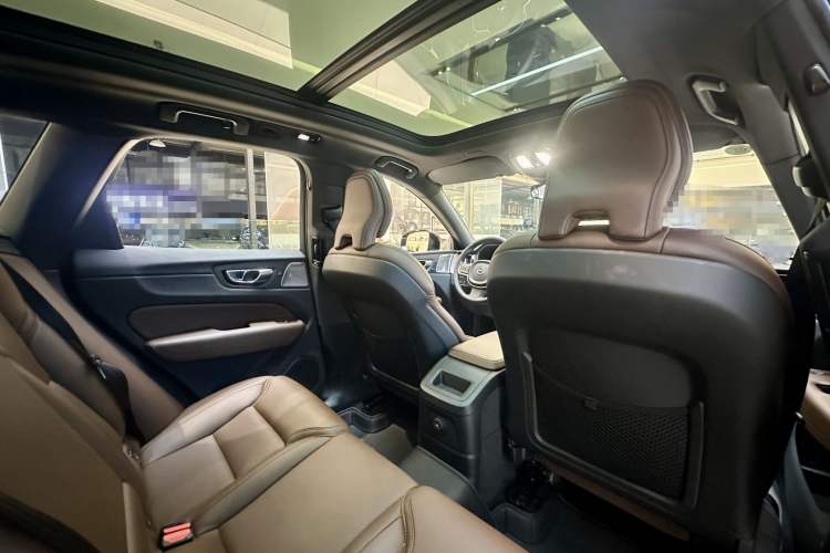 Used Volvo XC60 New Energy 2025 Plug-in Hybrid Long-Range All-Wheel Drive Smart Luxury Edition Interior 8