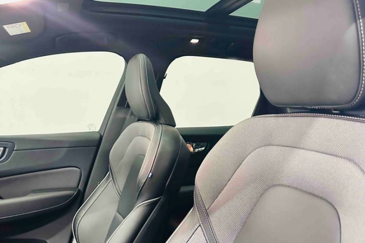 Used Volvo XC60 New Energy 2025 Plug-in Hybrid Long-Range All-Wheel Drive Zhiyuan Extreme Night Black Edition Interior 8