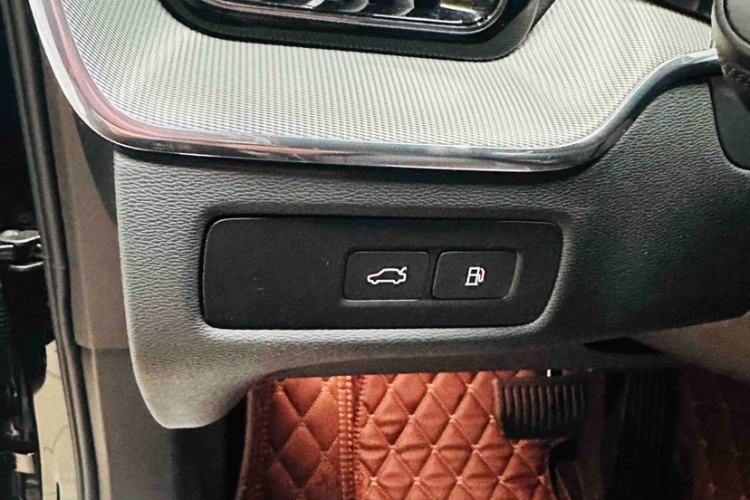 Used Volvo XC60 New Energy 2025 Plug-in Hybrid Long-Range All-Wheel Drive Zhiyuan Extreme Night Black Edition Interior 9