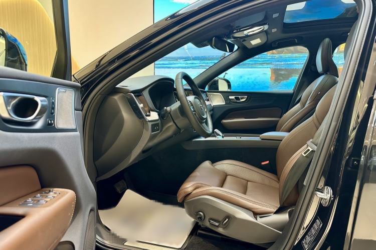 Used Volvo XC60 New Energy 2025 Plug-in Hybrid Long-Range All-Wheel Drive Smart Luxury Edition Left Front Seat