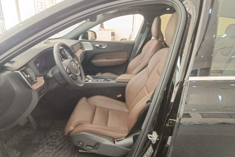 Used Volvo XC60 New Energy 2025 Plug-in Hybrid Long-Range All-Wheel Drive Smart Luxury Edition Left Front Seat