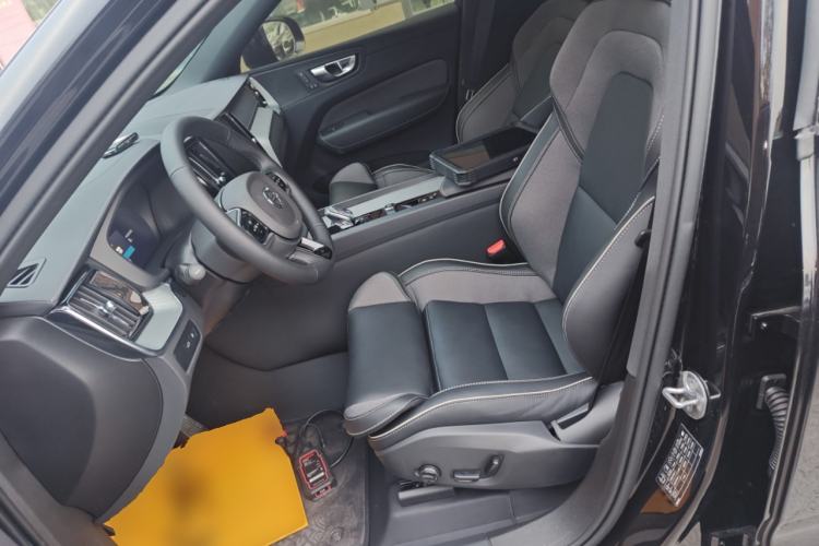Used Volvo XC60 New Energy 2025 Plug-in Hybrid Long-Range All-Wheel Drive Zhiyuan Extreme Night Black Edition Left Front Seat