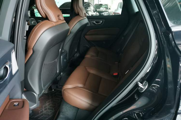 Used Volvo XC60 New Energy 2025 Plug-in Hybrid Long-Range All-Wheel Drive Smart Luxury Edition Left Rear Seat