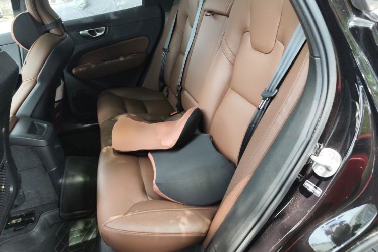 Used Volvo XC60 New Energy 2025 Plug-in Hybrid Long-Range All-Wheel Drive Smart & Luxurious Edition Left Rear Seat