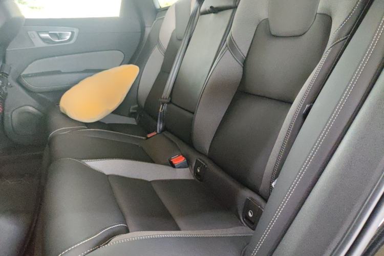 Used Volvo XC60 New Energy 2025 Plug-in Hybrid Long-Range All-Wheel Drive Zhiyuan Extreme Night Black Edition Left Rear Seat