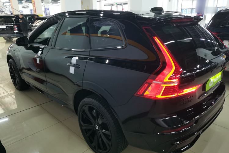 Used Volvo XC60 New Energy 2025 Plug-in Hybrid Long-Range All-Wheel Drive Zhiyuan Extreme Night Black Edition Left Side