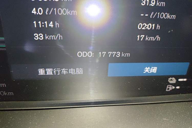 Used Volvo XC60 New Energy 2025 Plug-in Hybrid Long-Range All-Wheel Drive Zhiyuan Extreme Night Black Edition Odometer Close Up