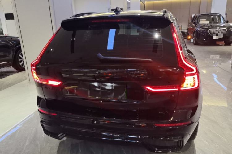 Used Volvo XC60 New Energy 2025 Plug-in Hybrid Long-Range All-Wheel Drive Zhiyuan Extreme Night Black Edition Rear